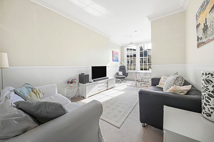 2 Bedroom Flat To Rent In St. Georges Drive, London, SW1V