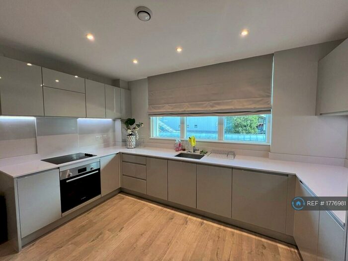 2 Bedroom Flat To Rent In Nugent House, London, E3