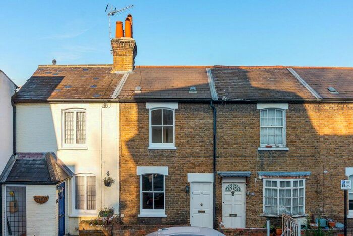2 Bedroom Cottage To Rent In Audley Road, Richmond, TW10