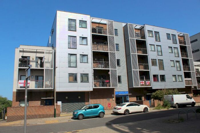 1 Bedroom Apartment To Rent In Lower Mardyke Avenue, Rainham, Essex, RM13