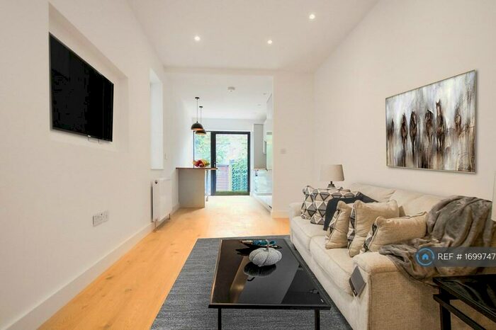 2 Bedroom Flat To Rent In Oak Grove, London, NW2