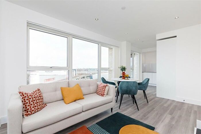 1 Bedroom Flat To Rent In Thames Road, London, E16