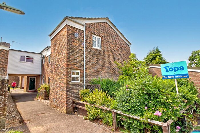 3 Bedroom End Of Terrace House For Sale In Chaucer Close, Basingstoke, RG24