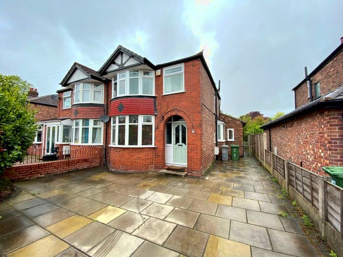 3 Bedroom Semi-Detached House To Rent In Wynyard Close, Sale, Manchester, M33