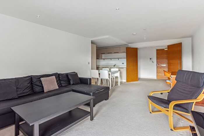 2 Bedroom Flat To Rent In Alexandra Terrace, Guildford, Surrey, GU1