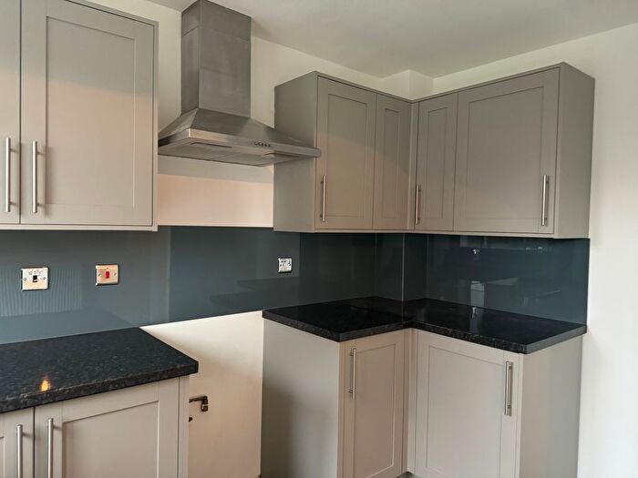 3 Bedroom Town House To Rent In Rochester Court, Wakefield, WF4