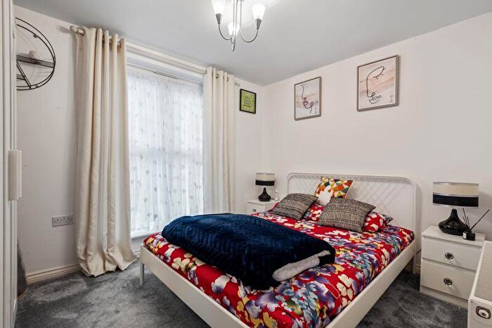 2 Bedroom Flat For Sale In Dorchester Road, Weymouth, DT3