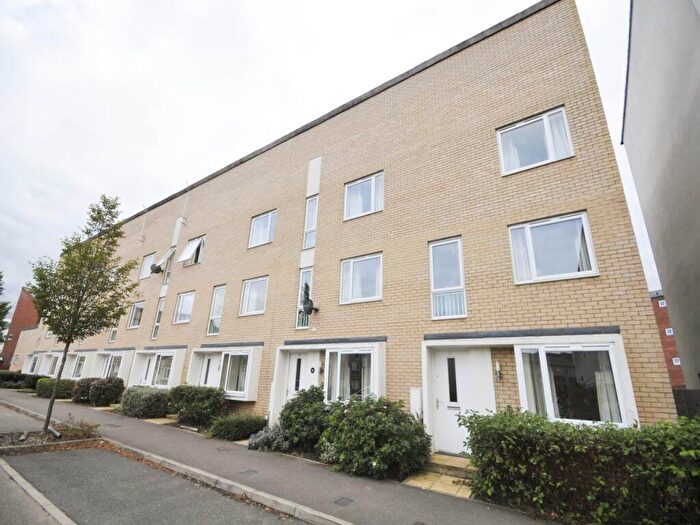 5 Bedroom House To Rent In Aviation Avenue, Hatfield, Hertfordshire, AL10