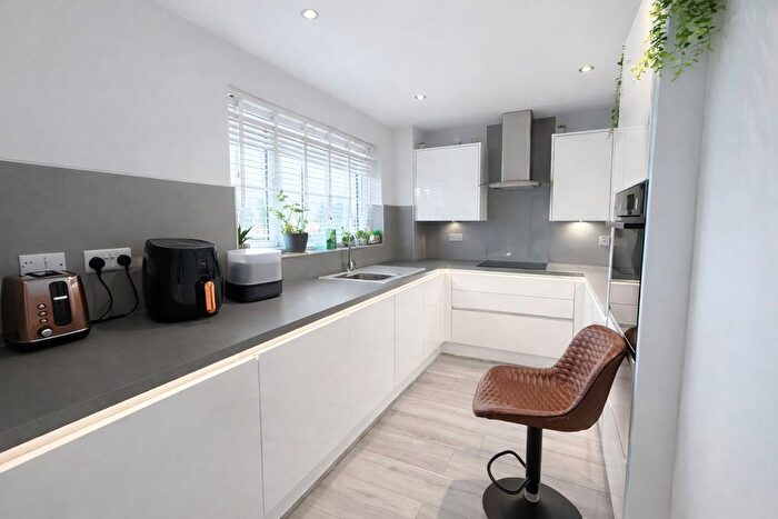 3 Bedroom Terraced House For Sale In Welcombe Avenue, Swindon, SN3