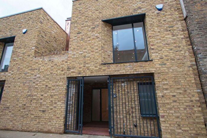 3 Bedroom Mews To Rent In Camden Mews, London, NW1