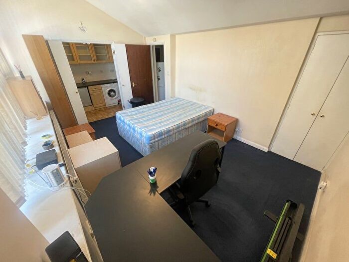 1 Bedroom Flat To Rent In Seven Sisters Road, Finsbury Park, N4