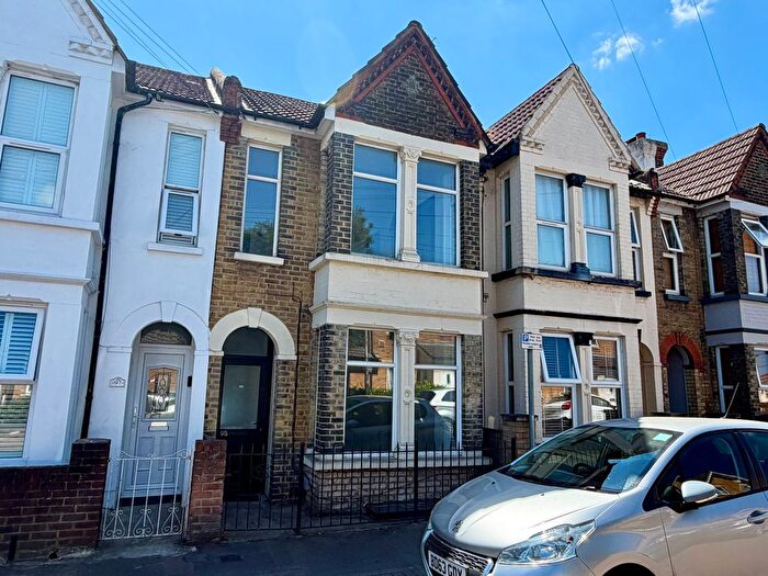 3 Bedroom Terraced House To Rent In Windsor Road, Gillingham, ME7
