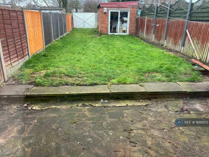 3 Bedroom Semi-Detached House To Rent In Stechford Lane, Birmingham, B8