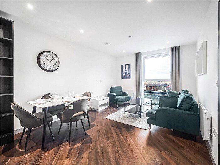 1 Bedroom Flat To Rent In Eden Grove, Staines-Upon-Thames, Surrey, TW18