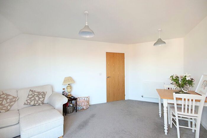 2 Bedroom Flat For Sale In Oak Dene Way, Waverley, S60