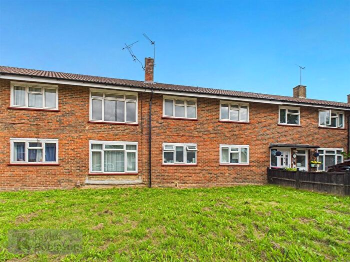 2 Bedroom Flat For Sale In Martyrs Avenue, Langley Green, Crawley, RH11