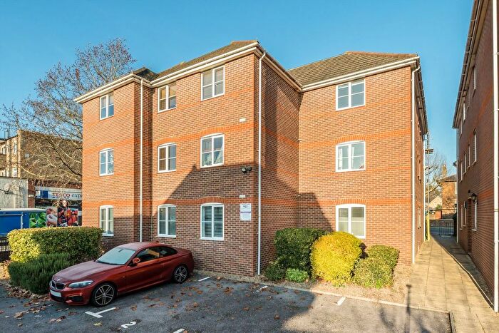 2 Bedroom Flat To Rent In London Road, Isleworth, TW7