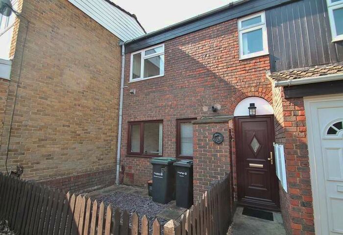 1 Bedroom Maisonette Flat To Rent In Alfred Place, Gravesend, Kent, DA11