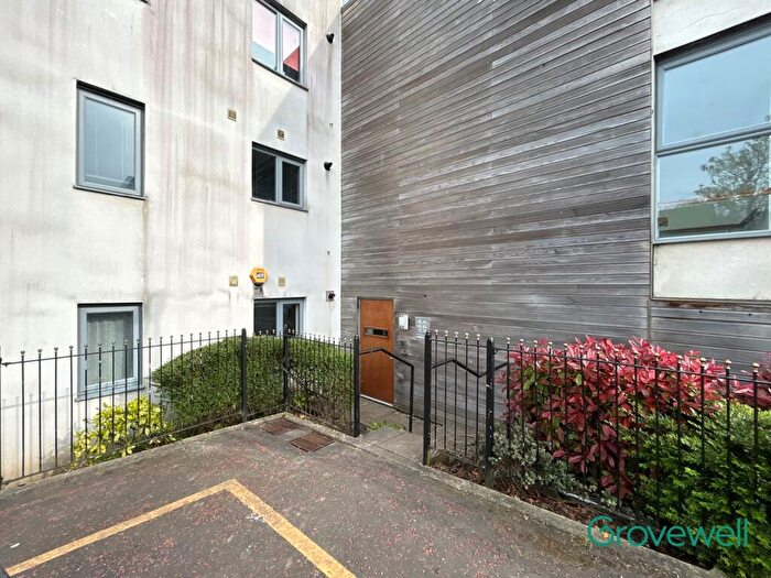 2 Bedroom Flat To Rent In Christie Lane, Salford, M7