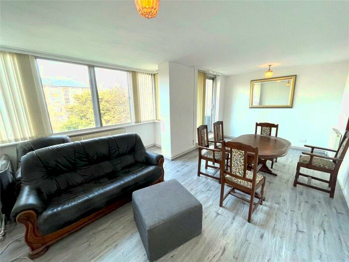 2 Bedroom Apartment To Rent In Ravenscroft Avenue, London, NW11