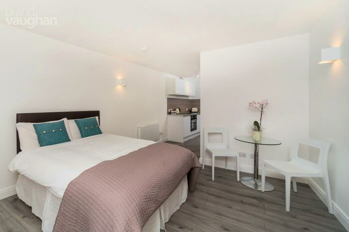 Flat To Rent In St Annes House, Buckingham Place, Brighton, BN1