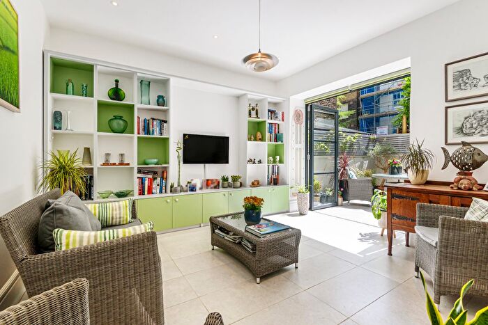 3 Bedroom Flat For Sale In Clifton Gardens, Little Venice, London, W9