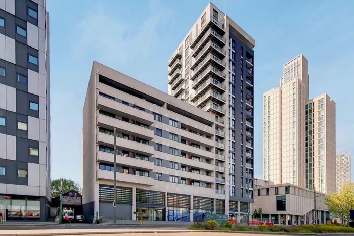 3 Bedroom Flat To Rent In Ward Road, Stratford, London, E15