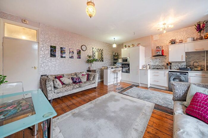 2 Bedroom Flat For Sale In Brixton Road, London, SW9