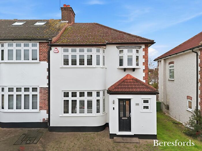 3 Bedroom End Terrace House For Sale In Stanley Avenue, Romford, RM2