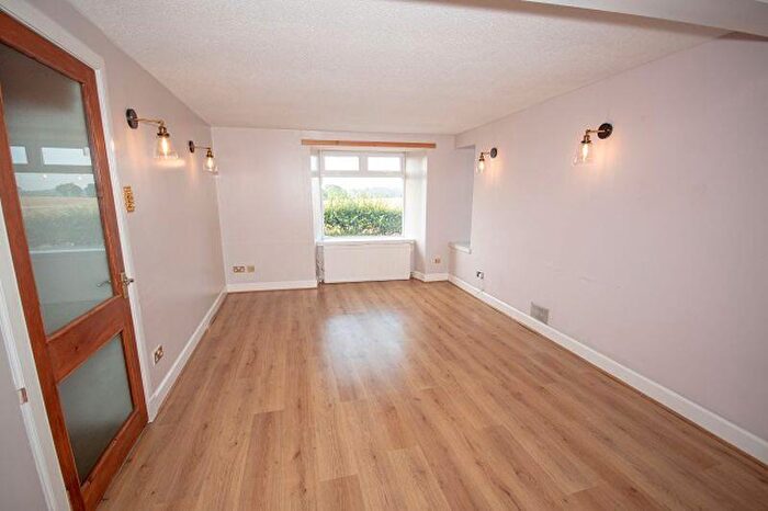 2 Bedroom Detached House For Sale In Carnock Road, Gowkhall, KY12