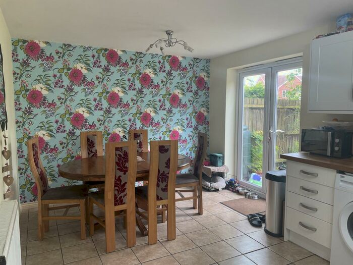 4 Bedroom Semi-Detached House To Rent In Kestrel Close, Calne, SN11