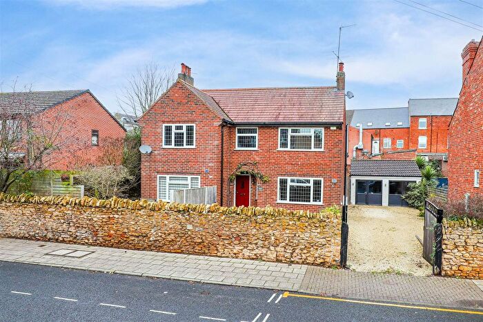 4 Bedroom Detached House For Sale In Ogle Street, Hucknall, Nottinghamshire, NG15