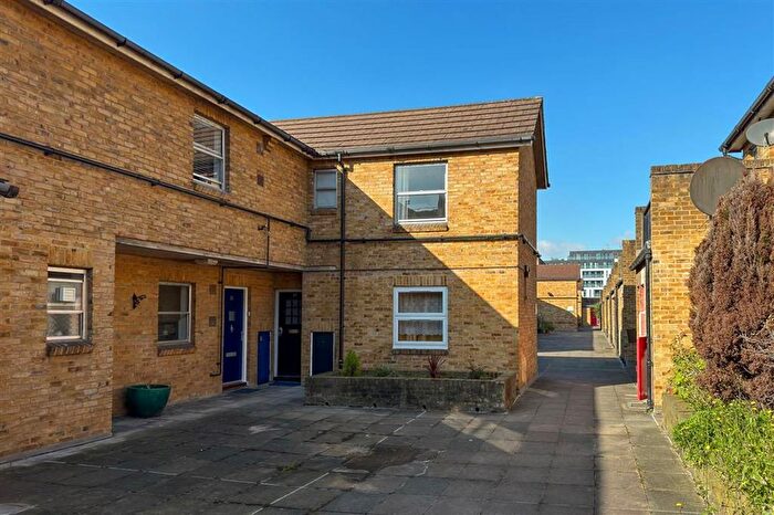 1 Bedroom Flat To Rent In Collinson Walk, London, SE1