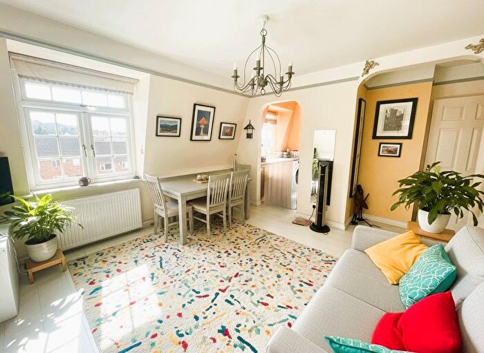 1 Bedroom Flat For Sale In Western Avenue, London, W5