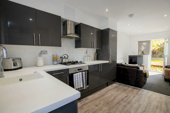 5 Bedroom House To Rent In Fladbury Crescent, Birmingham, B29