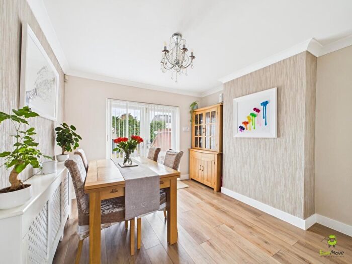 3 Bedroom Semi-Detached House For Sale In Cray Road, Belvedere, Kent, DA17