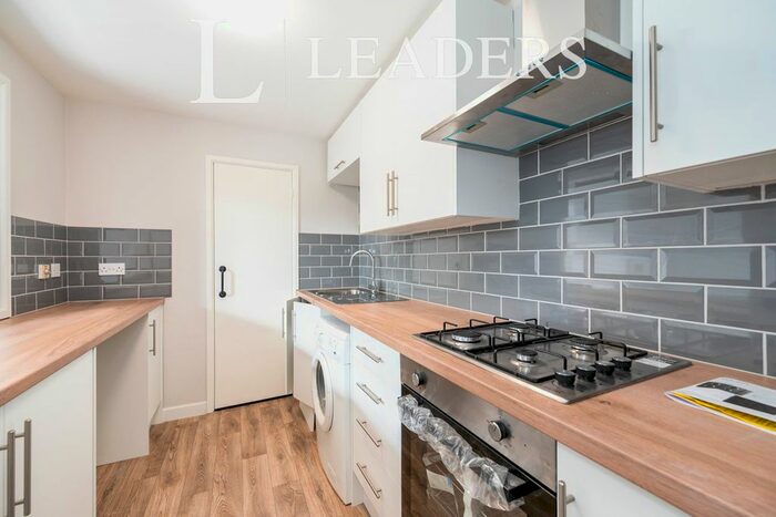 Town House To Rent In Clarendon Road, Southsea, PO4