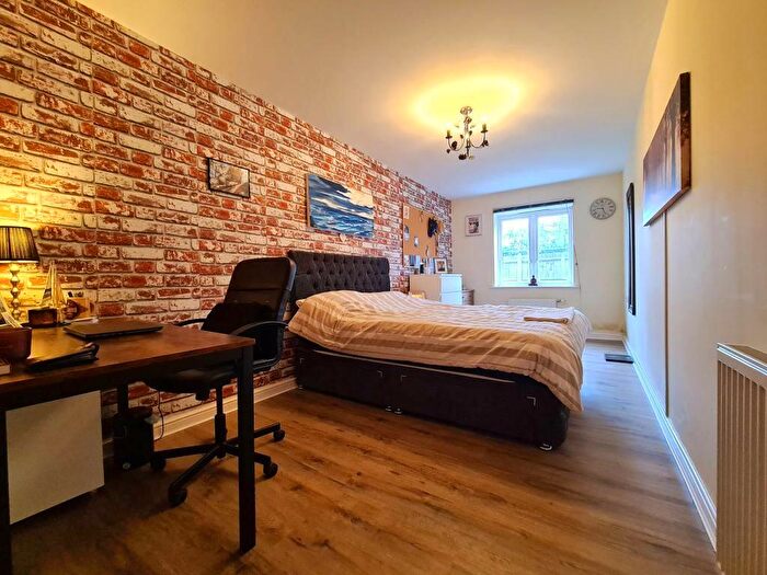 2 Bedroom Apartment To Rent In Brosse Way, Bromley, BR2