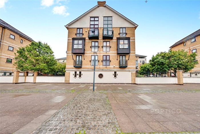 2 Bedroom Flat To Rent In Seymour House, De Quincey Mews, London, E16