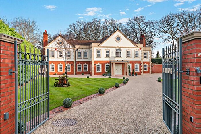 5 Bedroom Detached House For Sale In Wood Way, Farnborough Park, BR6