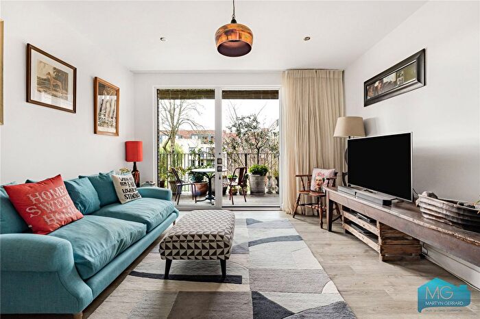 2 Bedroom Flat For Sale In Marwood Square, London, N10