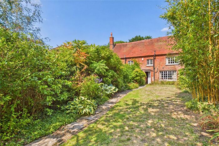 3 Bedroom House For Sale In Reading Road, Padworth Common, Reading, Berkshire, RG7
