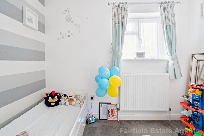 3 Bedroom End Terrace House For Sale In Dumfries Close, South Oxhey, WD19