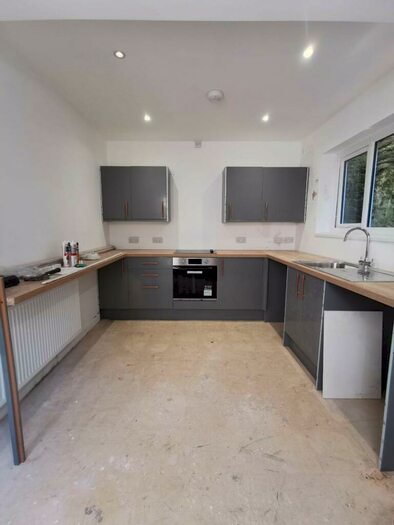 2 Bedroom House To Rent In Colbourne Terrace, , Waun Wen, SA1