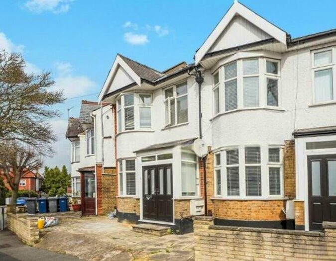 2 Bedroom House To Rent In Hutton Grove, North Finchley, N12
