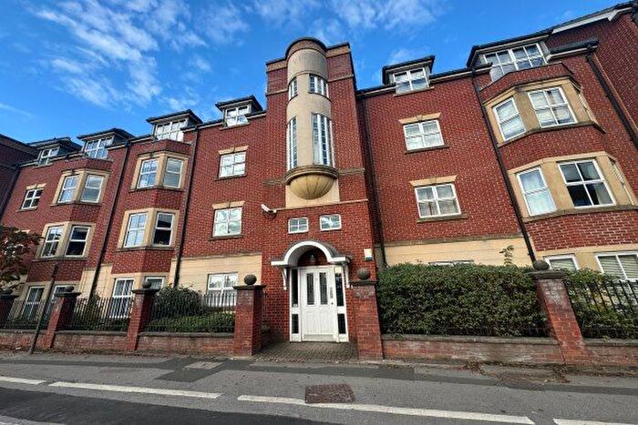2 Bedroom Flat To Rent In Hallfield Road, York, YO31