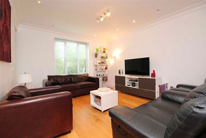 1 Bedroom Flat To Rent In Melliss Avenue, Kew, Richmond, TW9