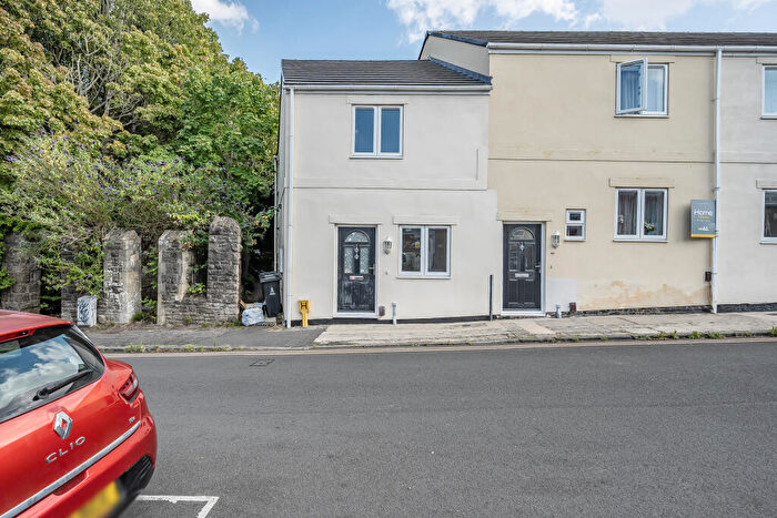 2 Bedroom End Of Terrace House For Sale In Radnor Street, Kingshill, Swindon, SN1