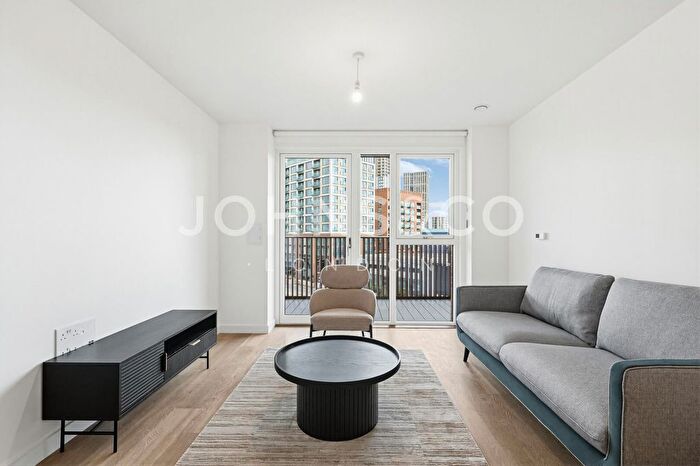 2 Bedroom Flat To Rent In Royal Gateway, Acton, London, W3