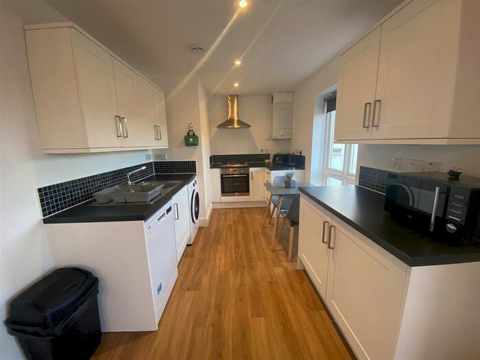 2 Bedroom Flat To Rent In Old Station Way, Yeovil, Somerset, BA20